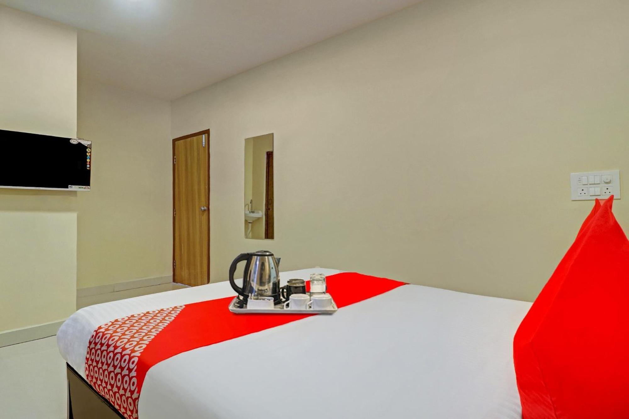 Hotel O Aayush Stay Inn Hyderabad Exterior foto
