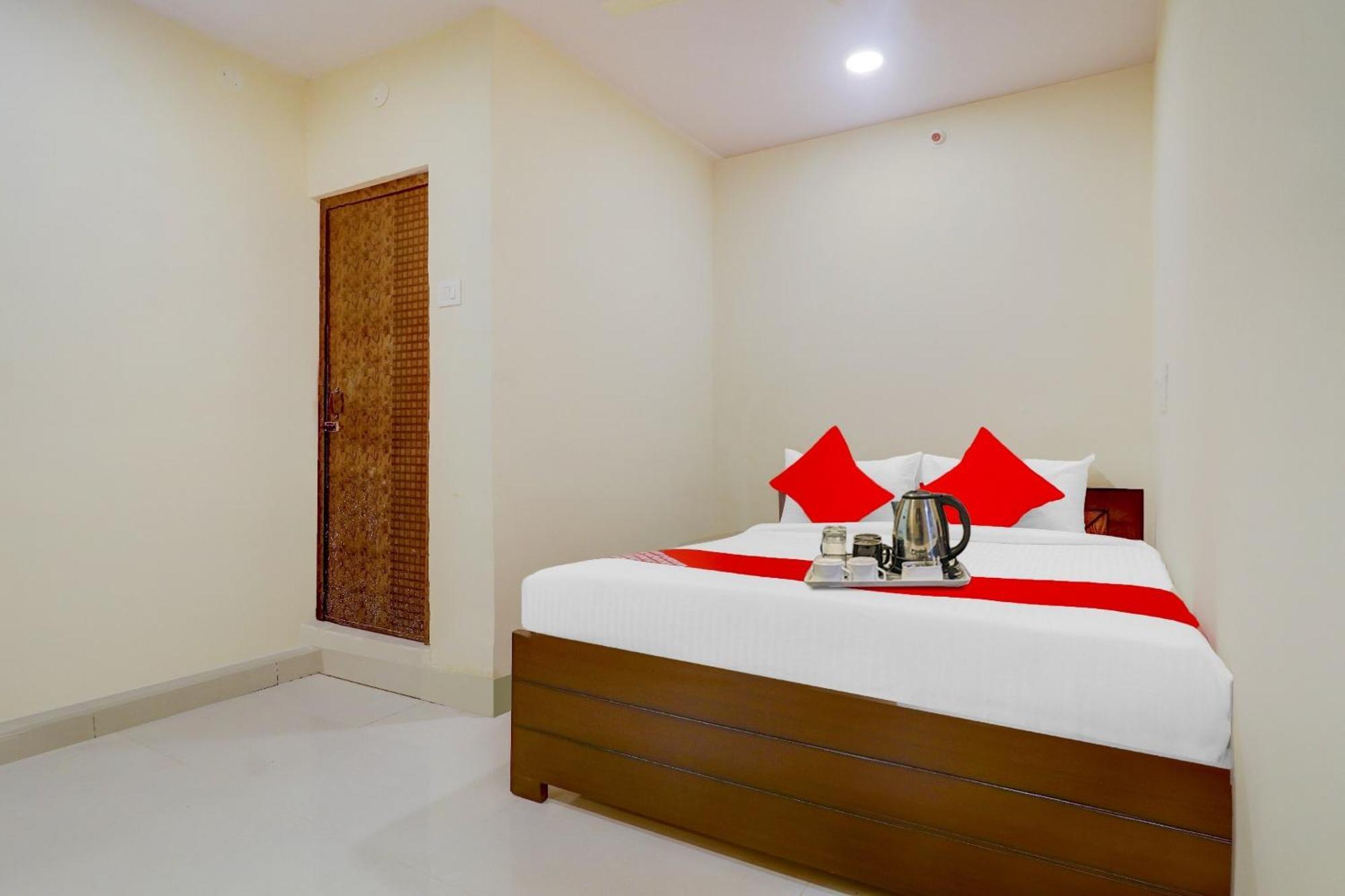 Hotel O Aayush Stay Inn Hyderabad Exterior foto